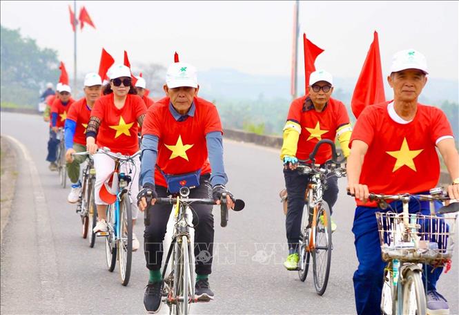 Đội tuyên truyền cổ động xã Ô Diên di chuyển qua các tuyến đường chính, khu dân cư và khu vực chợ dân sinh vào các buổi sáng, chiều từ 8-15/3. Ảnh: Lan Anh - TTXVN phát