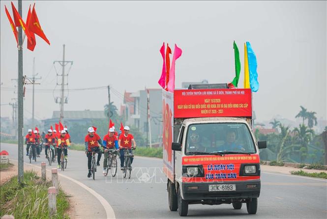 Đoàn xe tuyên truyền lưu động xã Ô Diên hoạt động tuyên truyền thông tin bầu cử từ 8-15/3. Ảnh: Hoàng Hiếu - TTXVN