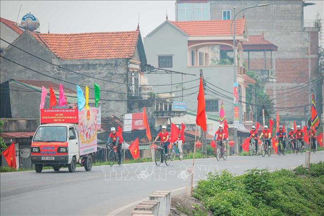 Đoàn xe tuyên truyền lưu động xã Ô Diên hoạt động tuyên truyền thông tin bầu cử từ 8-15/3. Ảnh: Hoàng Hiếu - TTXVN