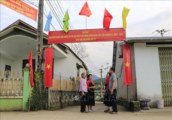 Người dân xã Yên Bình háo hức chờ đợi ngày bầu cử để thực hiện quyền, nghĩa vụ công dân. Ảnh: Tuấn Anh - TTXVN