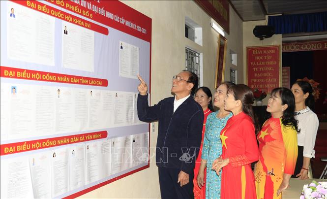 Tại các điểm bầu cử trên địa bàn tỉnh Lào Cai, công tác chuẩn bị đã cơ bản hoàn tất, sẵn sàng cho ngày hội lớn của toàn dân. Ảnh: Tuấn Anh - TTXVN