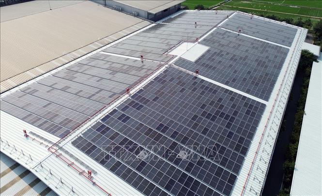 Hệ thống điện mặt trời tại Công ty Maxport Limited, xã Hải Hưng, Ninh Bình. Ảnh: Trần Việt - TTXVN