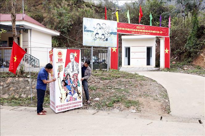 Xã Mường Sại (Sơn La) được trang hoàng rực rỡ sẵn sàng cho ngày hội lớn của đất nước. Ảnh: Quang Quyết - TTXVN