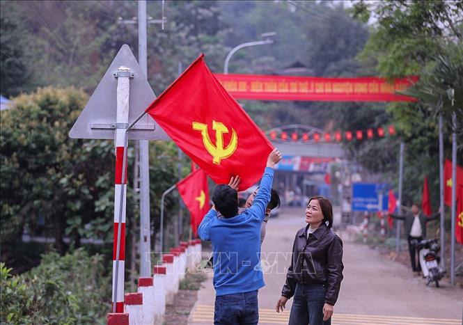 Xã Mường Sại (Sơn La) được trang hoàng rực rỡ sẵn sàng cho ngày hội lớn của đất nước. Ảnh: Trọng Đạt - TTXVN