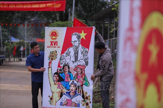 Xã Mường Sại (Sơn La) được trang hoàng rực rỡ sẵn sàng cho ngày hội lớn của đất nước. Ảnh: Trọng Đạt - TTXVN