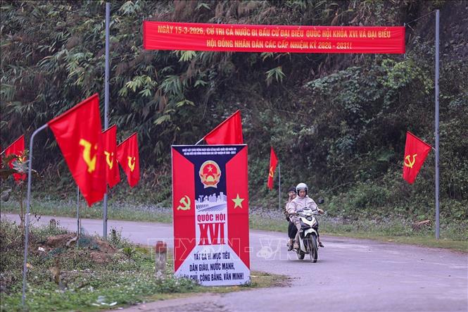 Xã Mường Sại (Sơn La) được trang hoàng rực rỡ sẵn sàng cho ngày hội lớn của đất nước. Ảnh: Trọng Đạt - TTXVN