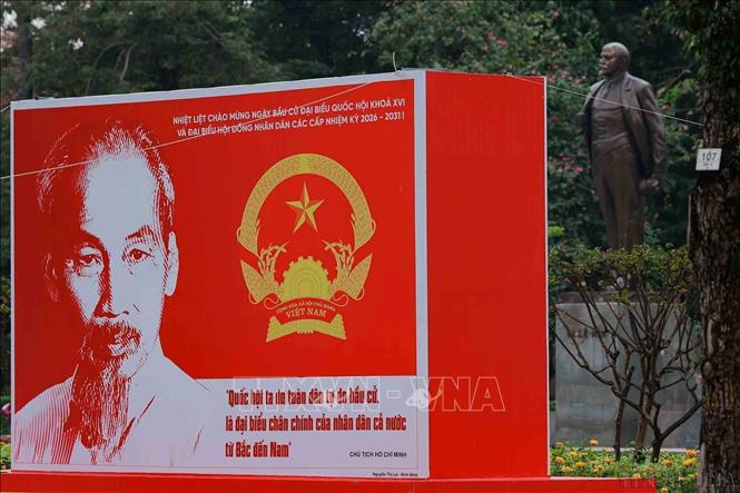 Nhiều tuyến phố tại Thủ đô Hà Nội được trang hoàng pano, áp phích và khẩu hiệu tuyên truyền cuộc bầu cử đại biểu Quốc hội khóa XVI và đại biểu Hội đồng nhân dân các cấp nhiệm kỳ 2026 – 2031, diễn ra ngày 15/3/2026 được phóng viên ảnh ghi lại. Ảnh: Phạm Tuấn Anh – TTXVN