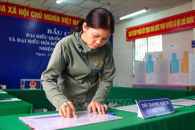 Để phục vụ công tác bầu cử, phường Tân An chuẩn bị 54 thùng phiếu chính và 8 thùng phiếu phụ, cùng đầy đủ tài liệu, biểu mẫu và phương án phân luồng cử tri. Ảnh: Thanh Tân - TTXVN
