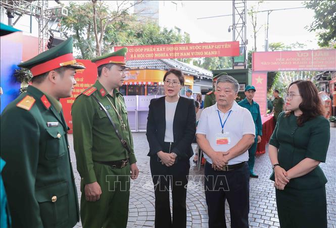Lực lượng công an phường Cửa Nam và Ban Chỉ huy Quân sự các cấp phối hợp với chính quyền địa phương vào cuộc từ sớm, triển khai nhiều biện pháp cụ thể, sát thực tế địa bàn, bảo đảm tuyệt đối an ninh, an toàn ngày bầu cử. Ảnh: Phan Phương – TTXVN