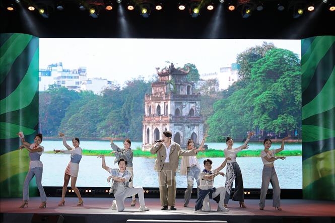 Tiết mục văn nghệ biểu diễn tại khai mạc Lễ hội Du lịch Hà Nội năm 2026. Ảnh: Phạm Tuấn Anh - TTXVN