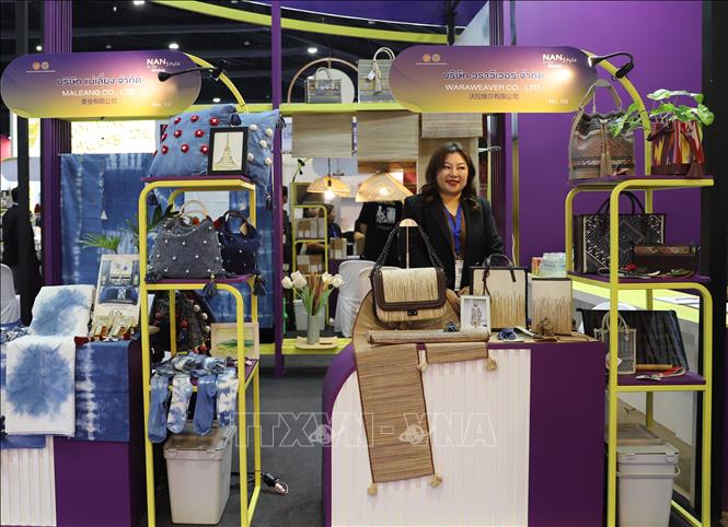 Nhiều doanh nghiệp Thái Lan tham gia triển lãm để quảng bá sản phẩm đặc sắc của tỉnh. Ảnh: Đỗ Sinh - PV TTXVN tại Thái Lan 