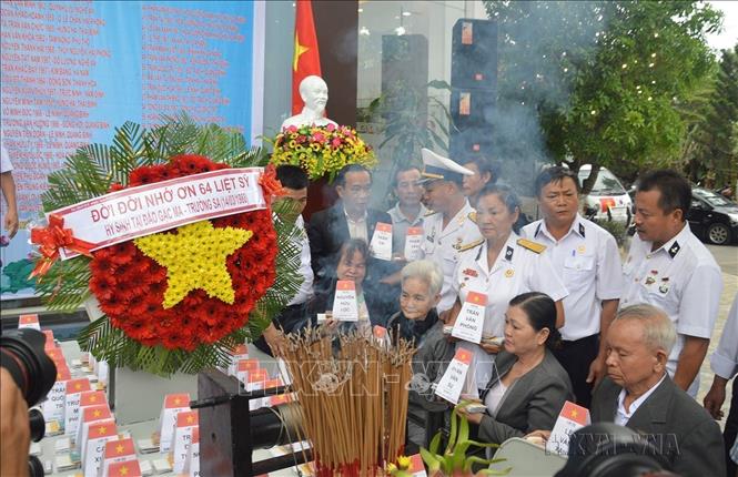Ban liên lạc truyền thống bộ đội Trường Sa giai đoạn 1984 - 1988 tổ chức lễ tưởng niệm 31 năm ngày 64 chiến sĩ hy sinh tại Gạc Ma (Đà Nẵng, 14/3/2019). Ảnh: Đinh Văn Nhiều - TTXVN