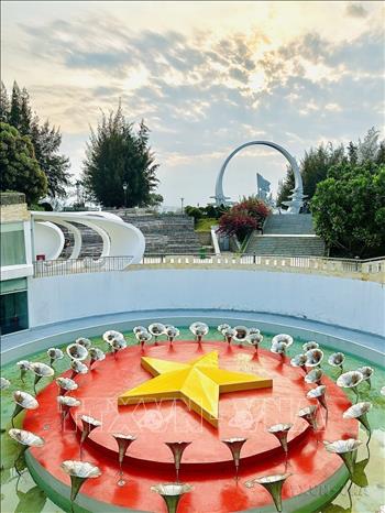 Khu tưởng niệm chiến sĩ Gạc Ma tại xã Cam Hải Đông, huyện Cam Lâm, tỉnh Khánh Hòa. Ảnh: TTXVN