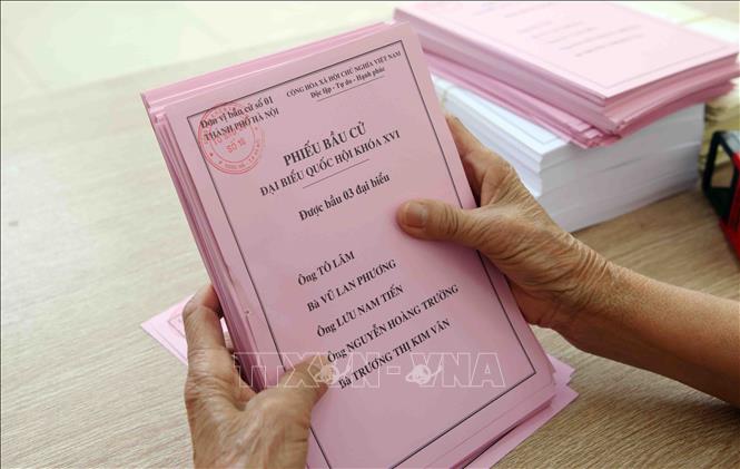 Phiếu bầu cử đã được tổ bầu cử phường Ngọc Hà chuẩn bị sẵn sàng cho Ngày hội lớn của đất nước. Ảnh: Phạm Kiên - TTXVN
