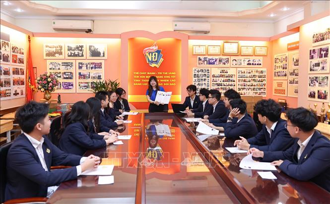 Trong thời gian qua, Trường THPT Việt Đức đã tích cực triển khai nhiều hoạt động tuyên truyền nhằm giúp học sinh hiểu rõ ý nghĩa và tầm quan trọng của việc tham gia bầu cử khi đủ điều kiện trở thành cử tri. Ảnh: Thanh Tùng - TTXVN