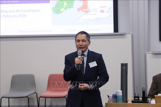 Đại sứ Việt Nam tại Anh Đỗ Minh Hùng phát biểu tại hội thảo AI do VIS tổ chức. Ảnh: Phong Hà - PV TTXVN tại Anh