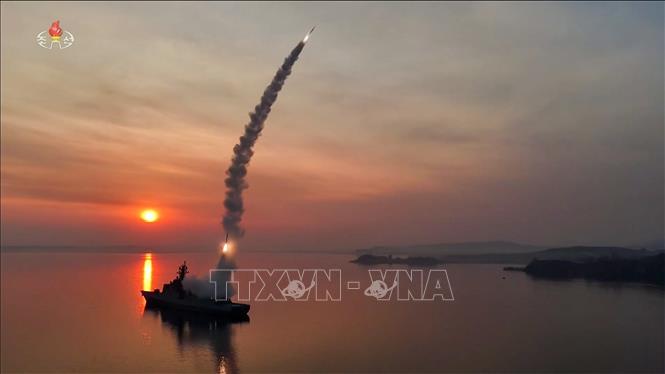 Vụ phóng thử tên lửa hành trình chiến lược từ tàu khu trục Choe Hyon của Triều Tiên trên Hoàng Hải, ngày 10/3/2026. Ảnh: Yonhap/TTXVN