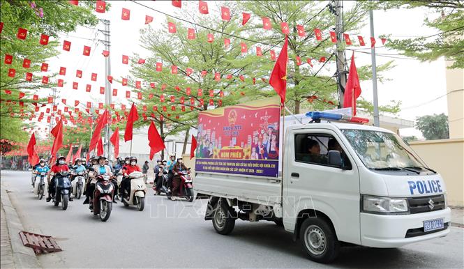 Các lực lượng phường Phương Liễu, tỉnh Bắc Ninh ra quân tuyên truyền lưu động về cuộc bầu cử. Ảnh: Thanh Thương - TTXVN