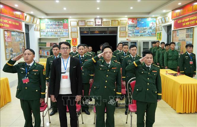 Lễ chào cờ trước khi bầu cử tại tổ bầu cử 19 Đồn biên phòng Dào San, tỉnh Lai Châu. Ảnh: Nguyễn Oanh - TTXVN