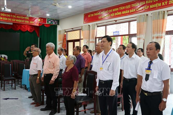 Lễ chào cờ khai mạc bầu cử tại Khu vực bầu cử số 53. Ảnh: Đoàn Mạnh Dương-TTXVN