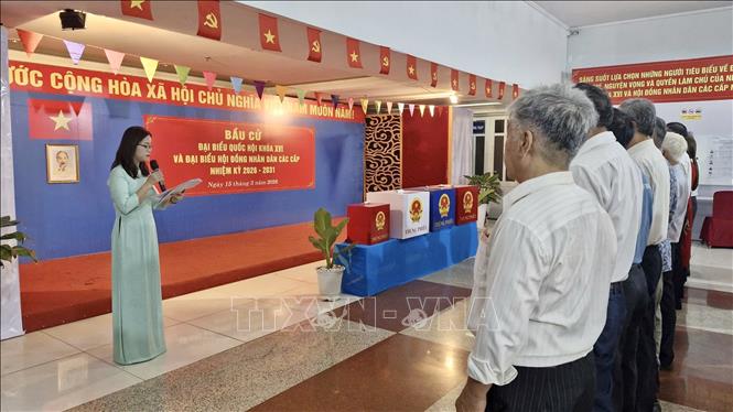 Quang cảnh khai mạc bầu cử tại khu vực bỏ phiếu số 14, phường Bến Thành, TP. Hồ Chí Minh. Ảnh: Huỳnh Sơn - TTXVN