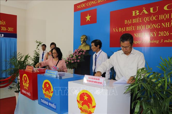 Đông đảo cử tri nô nức tham gia bỏ phiếu tại khu vực bỏ phiếu số 1, phường Xuân Hòa, TP. Hồ Chí Minh. Ảnh: Thanh Vũ – TTXVN
