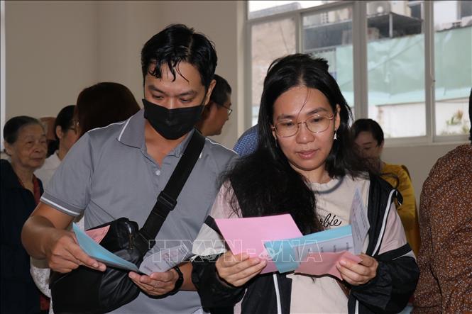 Đông đảo cử tri nô nức tham gia bỏ phiếu tại khu vực bỏ phiếu số 1, phường Xuân Hòa, TP. Hồ Chí Minh. Ảnh: Thanh Vũ – TTXVN
