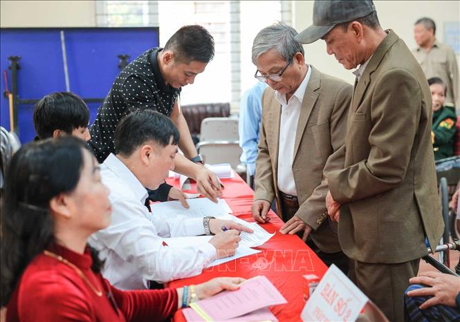 Cử tri phường Ninh Xá, tỉnh Bắc Ninh tham gia bầu cử. Ảnh: Hoàng Hiếu - TTXVN
