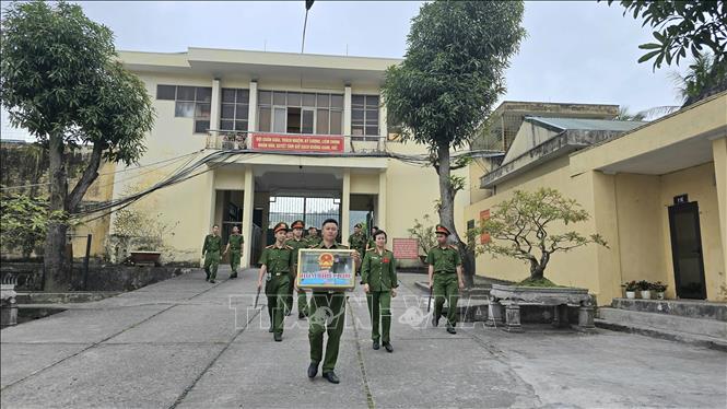 Đến 8 giờ 15, công tác bầu cử tại khu vực bầu cử số 21, phường Hà Lầm (Trại giam công an tỉnh Quảng Ninh) đã hoàn thành. Ảnh: Thanh Vân-TTXVN 