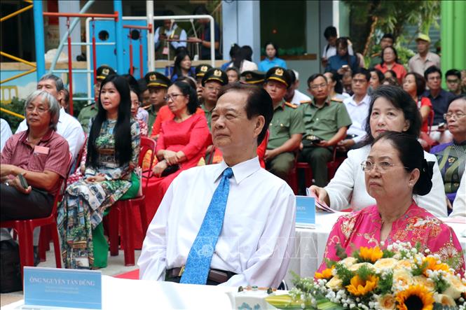 Nguyên Thủ tướng Chính phủ Nguyễn Tấn Dũng dự khai mạc tại Khu vực bỏ phiếu số 2 (Trường Mầm non Tuổi thơ 7) phường Xuân Hòa, TP. Hồ Chí Minh. Ảnh: Tiến Lực – TTXVN