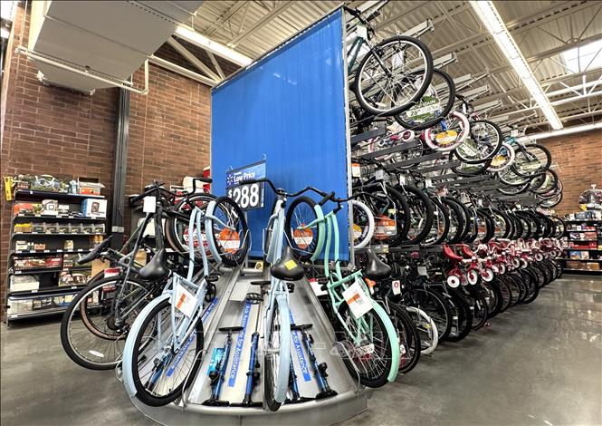 Xe đạp bày bán tại chuỗi siêu thị bán lẻ Walmart ở thủ đô Washington D.C. Ảnh: Đoàn Hùng - P/v TTXVN tại Mỹ
