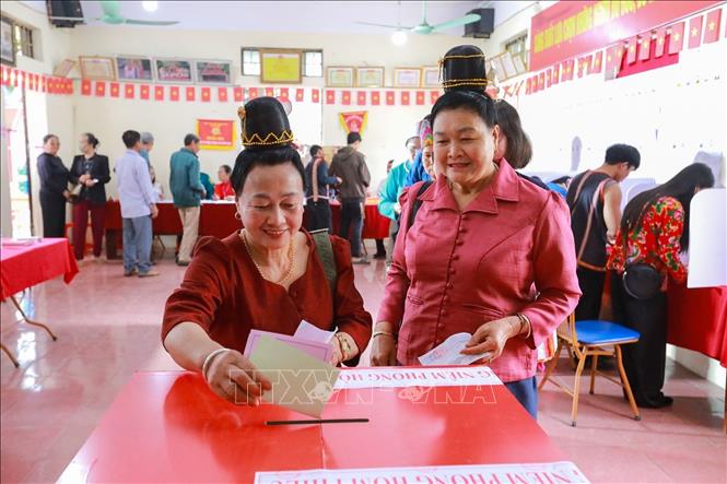 Sự kiện không chỉ thể hiện tinh thần trách nhiệm công dân mà còn cho thấy niềm tin, sự phấn khởi của đồng bào các dân tộc đối với ngày hội lớn của đất nước. Ảnh: Khánh Hoà - TTXVN