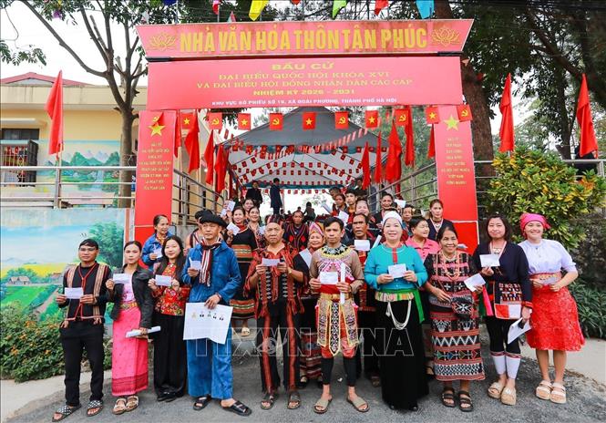 Sự kiện không chỉ thể hiện tinh thần trách nhiệm công dân mà còn cho thấy niềm tin, sự phấn khởi của đồng bào các dân tộc đối với ngày hội lớn của đất nước. Ảnh: Khánh Hoà - TTXVN