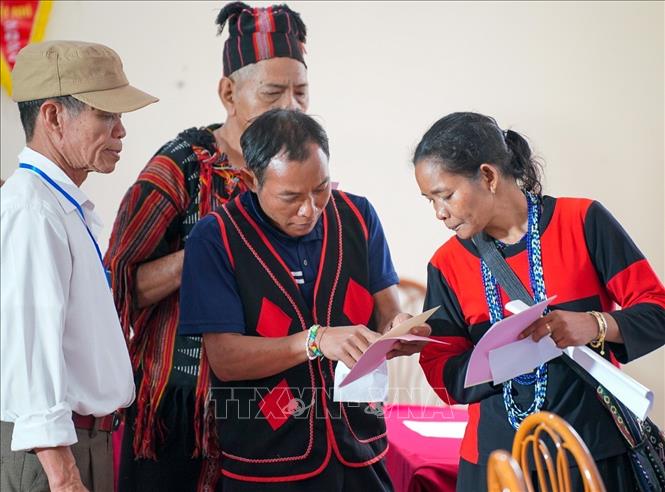 Sự kiện không chỉ thể hiện tinh thần trách nhiệm công dân mà còn cho thấy niềm tin, sự phấn khởi của đồng bào các dân tộc đối với ngày hội lớn của đất nước. Ảnh: Khánh Hoà - TTXVN