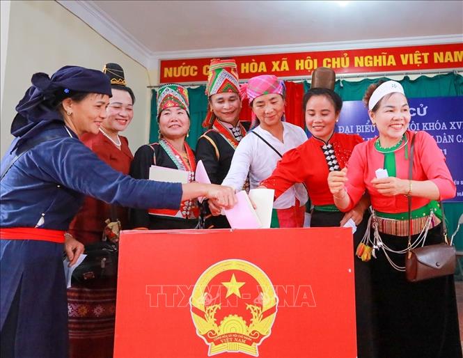 Sự kiện không chỉ thể hiện tinh thần trách nhiệm công dân mà còn cho thấy niềm tin, sự phấn khởi của đồng bào các dân tộc đối với ngày hội lớn của đất nước. Ảnh: Khánh Hoà - TTXVN