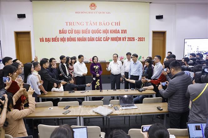 Chủ tịch Quốc hội Trần Thanh Mẫn thăm và phát biểu tại Trung tâm báo chí tại Nhà Quốc hội (Hà Nội). Ảnh: Doãn Tấn - TTXVN