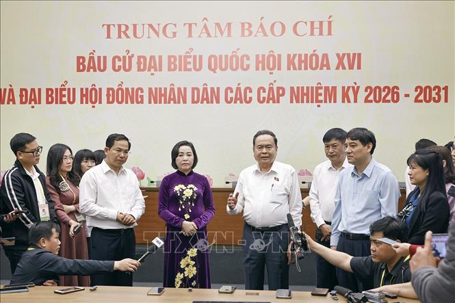 Chủ tịch Quốc hội Trần Thanh Mẫn thăm và phát biểu tại Trung tâm báo chí tại Nhà Quốc hội (Hà Nội). Ảnh: Doãn Tấn - TTXVN