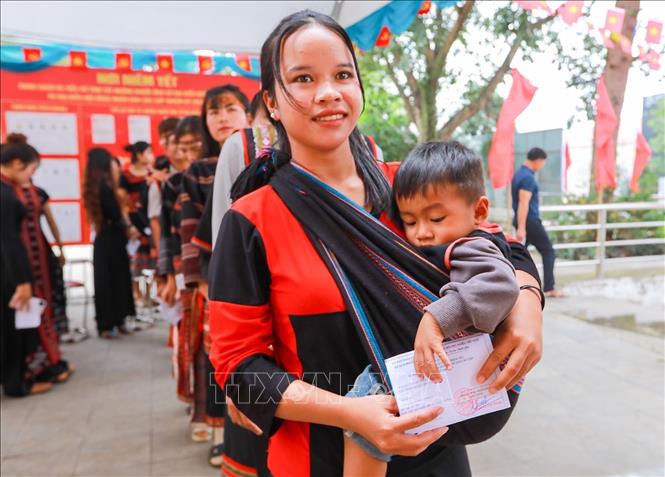 Sự kiện không chỉ thể hiện tinh thần trách nhiệm công dân mà còn cho thấy niềm tin, sự phấn khởi của đồng bào các dân tộc đối với ngày hội lớn của đất nước. Ảnh: Khánh Hoà - TTXVN