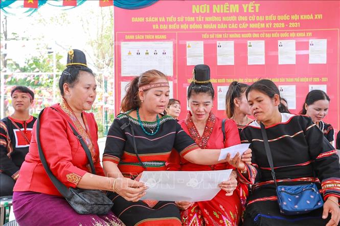 Sự kiện không chỉ thể hiện tinh thần trách nhiệm công dân mà còn cho thấy niềm tin, sự phấn khởi của đồng bào các dân tộc đối với ngày hội lớn của đất nước. Ảnh: Khánh Hoà - TTXVN