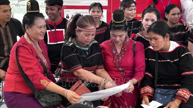 Sự kiện không chỉ thể hiện tinh thần trách nhiệm công dân mà còn cho thấy niềm tin, sự phấn khởi của đồng bào các dân tộc đối với ngày hội lớn của đất nước. Ảnh: Phương Anh/TTXVN phát