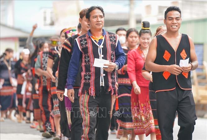 Ethnic minority voters cast their ballots at the Vietnam National Village for Ethnic Culture and Tourism in Doai Phuong commune, Hanoi. VNA Photo  