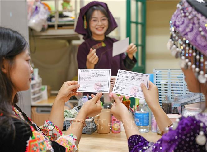 Tham gia bỏ phiếu bầu cử Đại biểu Quốc hội khóa XVI và Đại biểu Hội đồng nhân dân các cấp nhiệm kỳ 2026 - 2031, là cột mốc quan trọng khi các bạn lần đầu tiên được trực tiếp lựa chọn những người đại diện cho ý chí và nguyện vọng của nhân dân. Ảnh: Thanh Tùng - TTXVN 