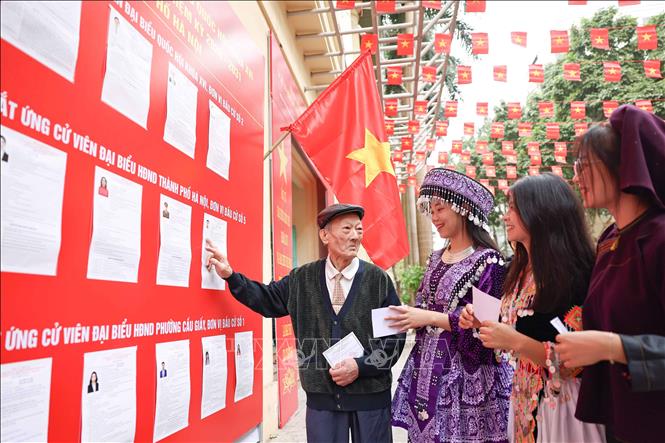 Tham gia bỏ phiếu bầu cử Đại biểu Quốc hội khóa XVI và Đại biểu Hội đồng nhân dân các cấp nhiệm kỳ 2026 - 2031, là cột mốc quan trọng khi các bạn lần đầu tiên được trực tiếp lựa chọn những người đại diện cho ý chí và nguyện vọng của nhân dân. Ảnh: Thanh Tùng - TTXVN