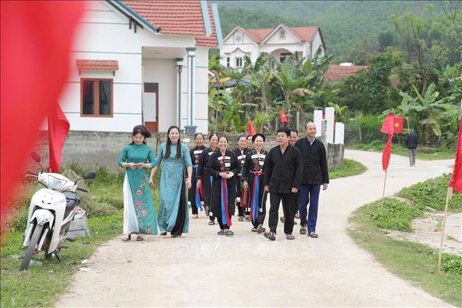 Đồng bào dân tộc Cao Lan, thôn Lọ, xã An Lạc, tỉnh Bắc Ninh nô nức đi bầu cử. Ảnh: Việt Hùng - TTXVN