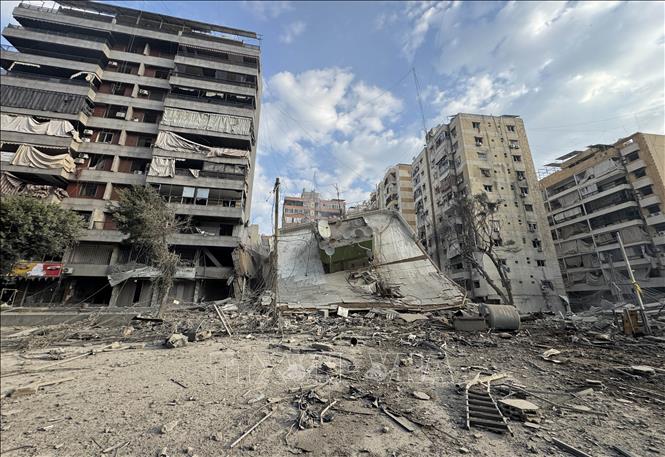 Hiện trường cuộc không kích của Israel tại ngoại ô Beirut, Liban. Ảnh: THX/TTXVN
