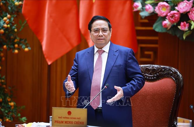 Thủ tướng Phạm Minh Chính chủ trì họp Thường trực Chính phủ về bình ổn giá xăng dầu. Ảnh: Dương Giang - TTXVN 