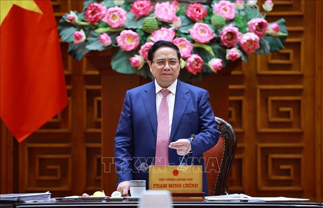 Thủ tướng Phạm Minh Chính chủ trì họp Thường trực Chính phủ về bình ổn giá xăng dầu. Ảnh: Dương Giang - TTXVN 