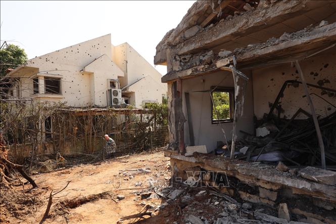 Ngôi nhà bị phá hủy do tên lửa tại Haniel, Israel. Ảnh: THX/TTXVN