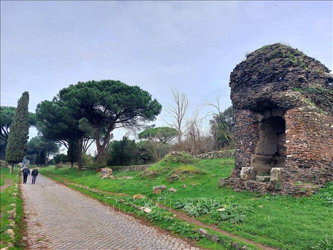 Tàn tích lịch sử gần 2.400 năm tuổi trên đường cổ Appian. Ảnh: Dương Hoa - PV TTXVN tại Rome