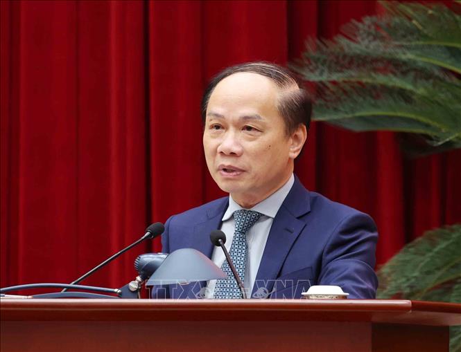 Đồng chí Phạm Tất Thắng, Uỷ viên Trung ương Đảng, Phó Trưởng Ban Thường trực Ban Tuyên giáo và Dân vận Trung ương tham luận tại hội nghị. Ảnh: Phương Hoa – TTXVN